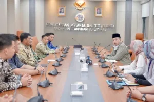 Nusron Wahid Serahkan Persub RTRW kepada Gubernur Sulawesi Utara