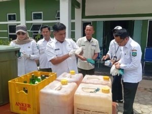 Satpol PP Belitung Timur Musnahkan Ratusan Liter Tuak, Sumber Masih Ditelusuri