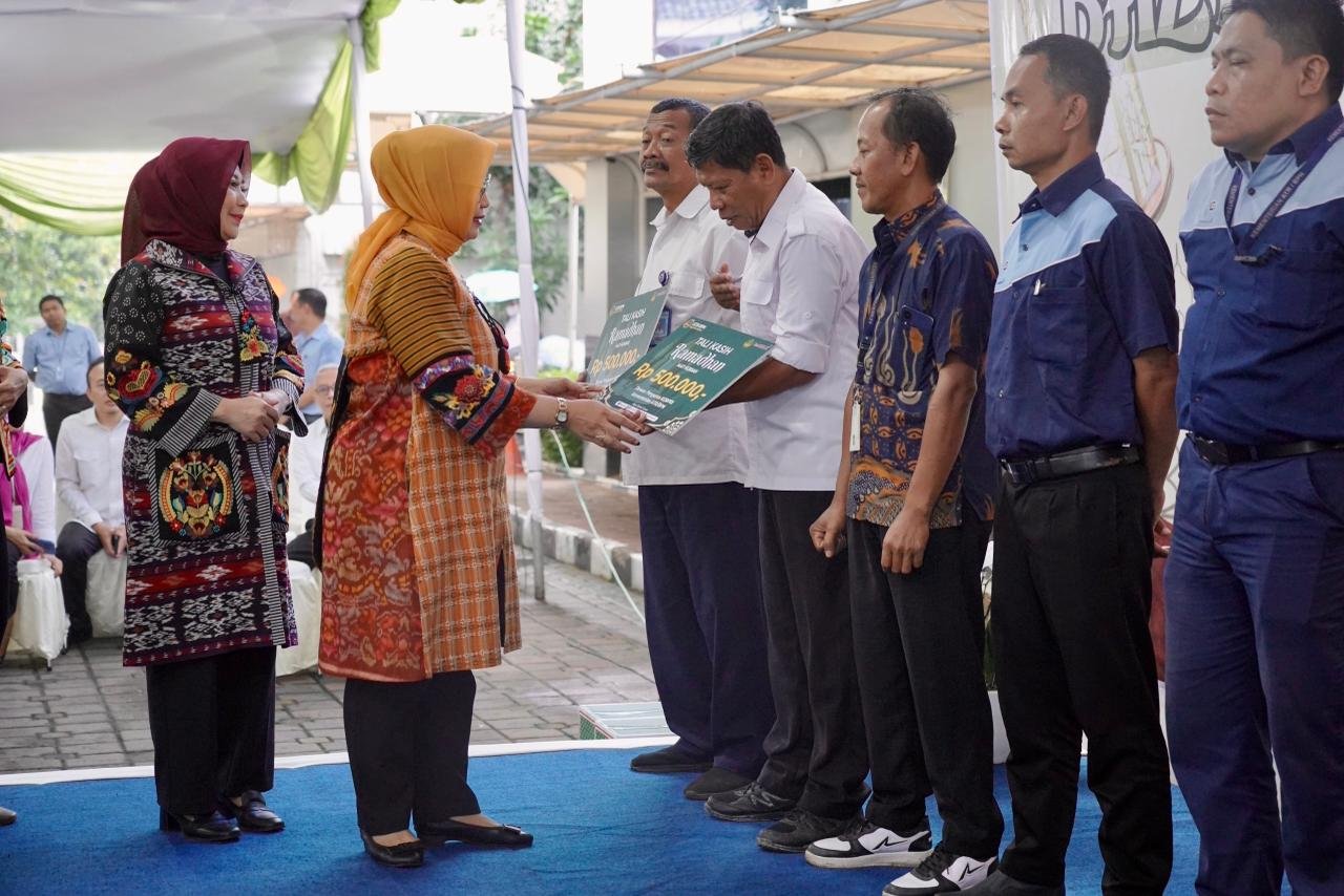 Kementerian ATR/BPN Berikan Santunan untuk Pegawai di Bazar Ramadan 1447 H