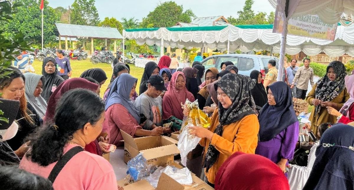 Pasar Murah di Simpang Pesak, Minyak Goreng Ludes Diborong Warga