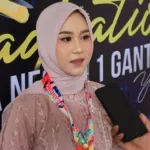 Nayla, Lulusan Terbaik SMAN 1 Gantung Dikasih Laptop Sama Bupati