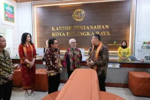 Ingin Layanan Pertanahan Semakin Memudahkan Masyarakat, Wamen Ossy Tinjau Kantah Kota Palangkaraya