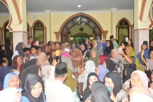Rombongan Jemaah Haji Belitung Timur Kembali, Disambut Haru Keluarga di Masjid Agung Darussalam